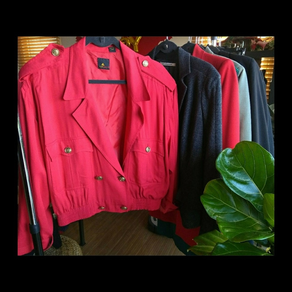 🍒 Cropped Sports Jacket
